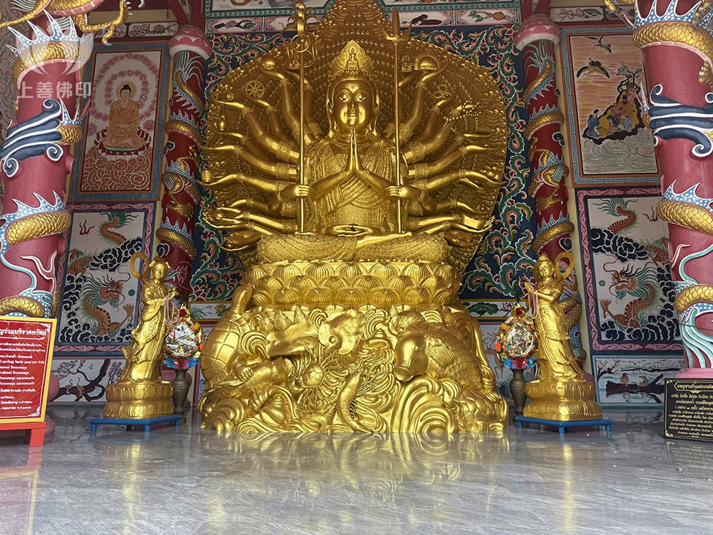 寺廟內側面的千手觀音