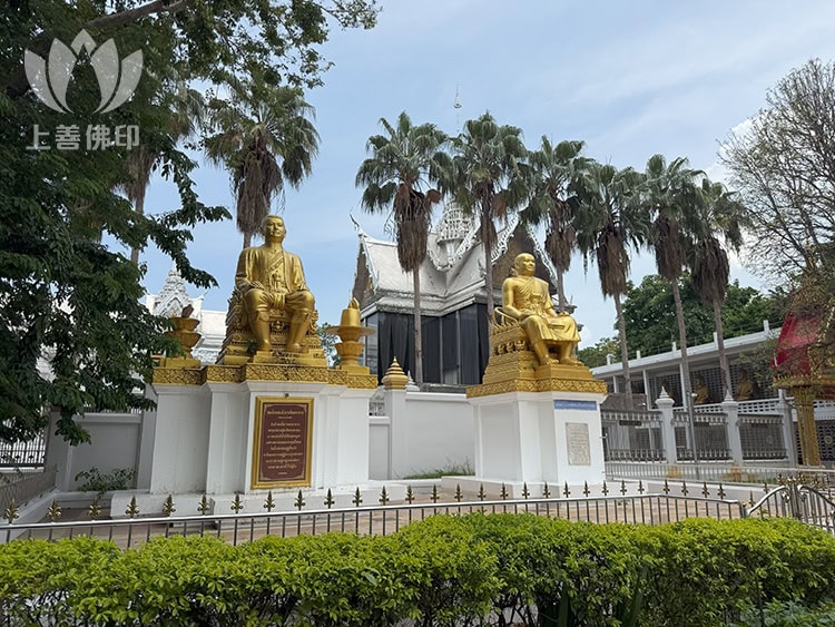 寺廟另一邊