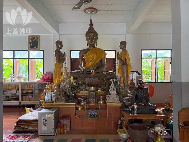 龍婆Key - Wat Sri Lamyong寺廟內的主壇
