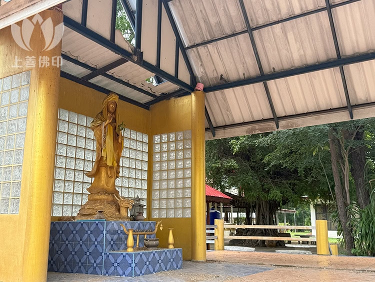 龍婆Key - Wat Sri Lamyong寺廟內的觀音