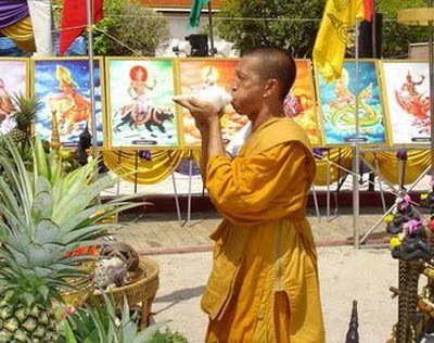 龍耐大師法會中