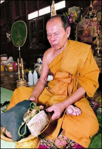 龍婆醒 (Luang Phor Sin)法會加持中