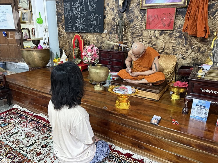 寺內師父逐一再加持