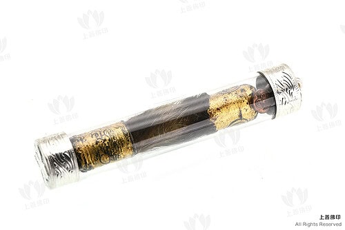 龍婆駕龍 - 2550 猛獸皮毛虎嘯符管, 正面圖