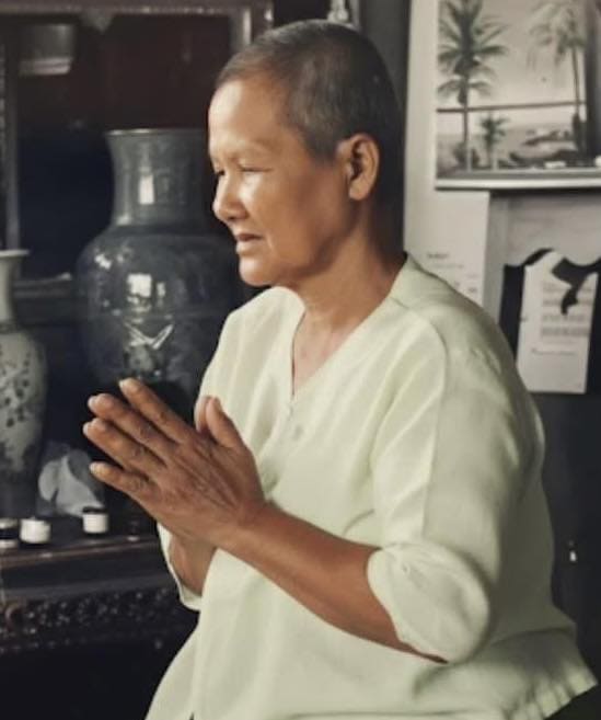 咩次布倫師父於 2499 年大法會為信眾加持