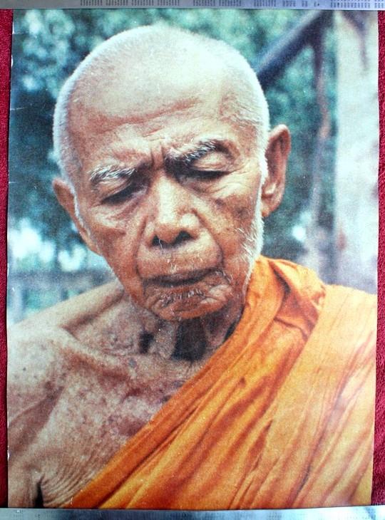 龍婆添師父於 Wat Lahan Rai 為信眾進行加持