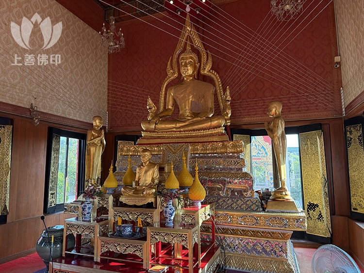 寺廟內的成功佛佛像