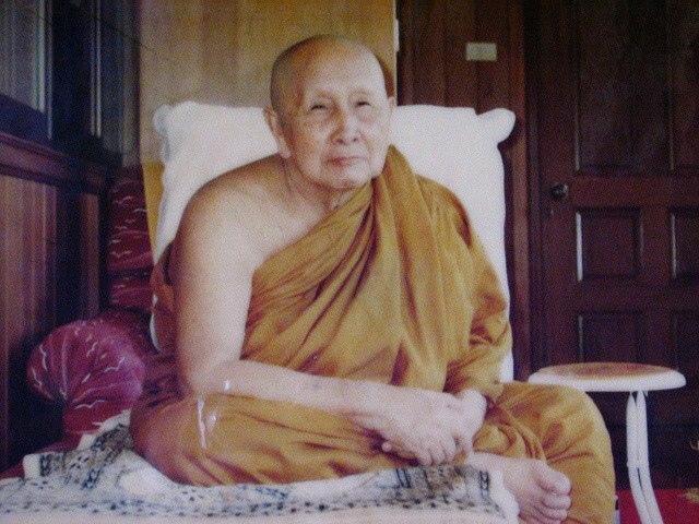龍婆Sim Wat Tham Pha Plong - 師父介紹, 封面圖