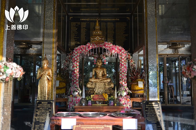 寺廟的主殿, 放了一尊佛