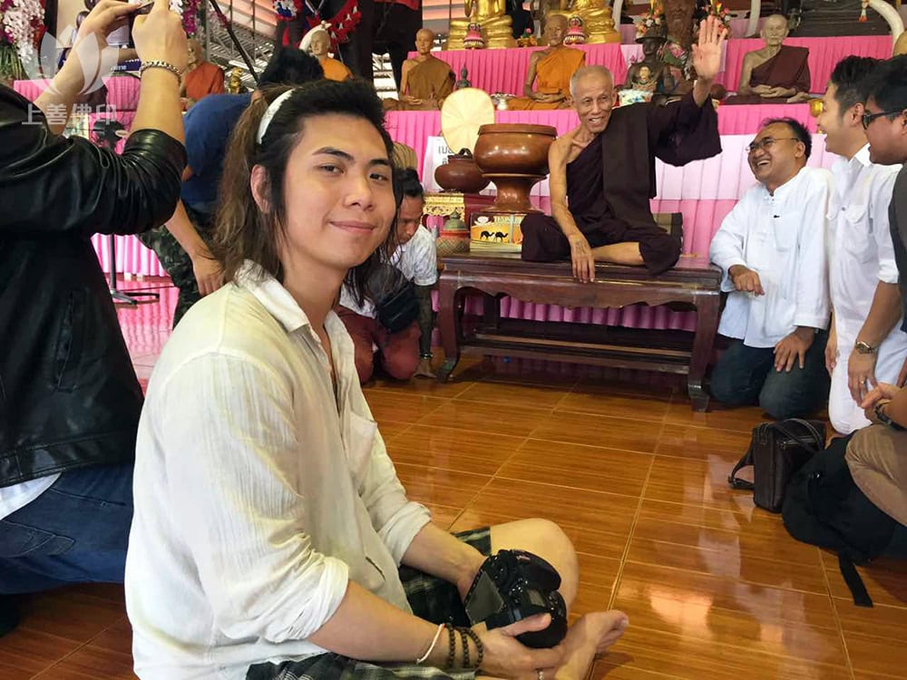 寺廟驚見師父