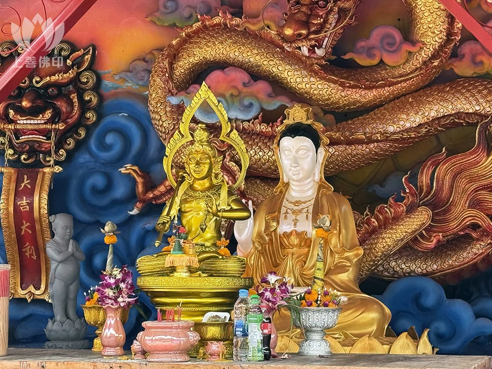 旁邊的Wat Mai Supadittharam, 老實, 我都唔知係咩佛