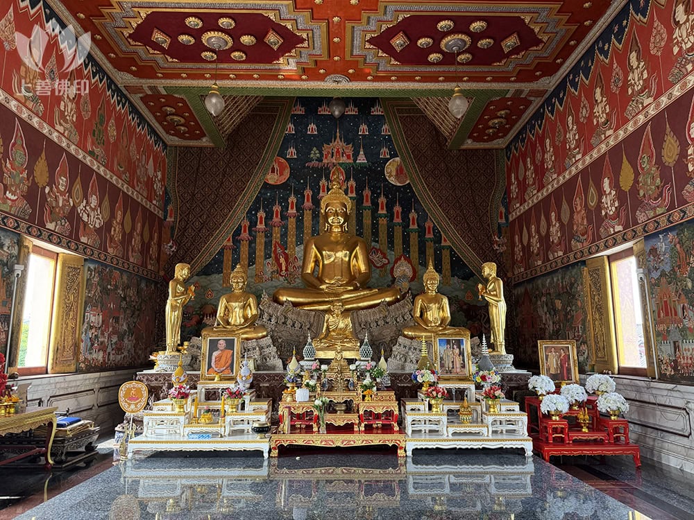 廟內展示的傳統泰國佛教神像, 牆身都是手繪畫