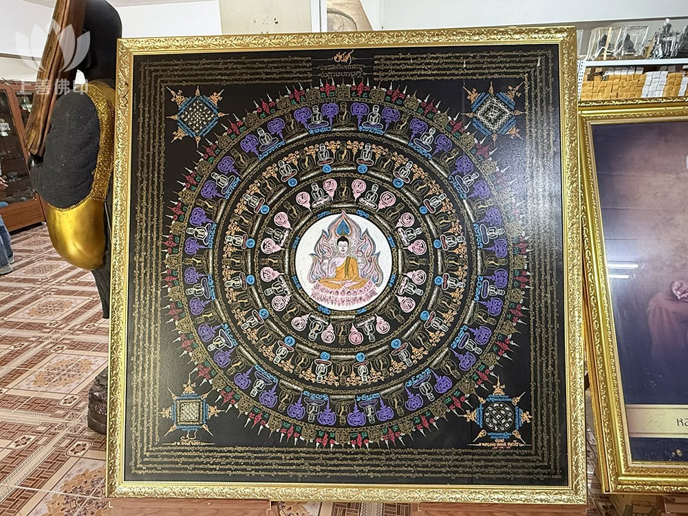 寺廟內有一袖很精美的畫
