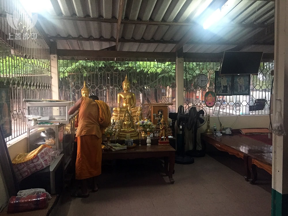 Wat Wang Si Thong 寺廟內師父生前的法壇