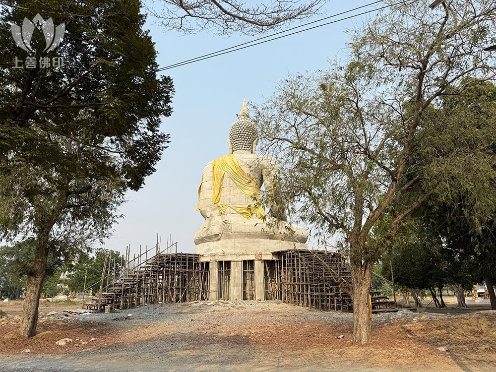 寺廟內的這尊大佛好像建築很多年了