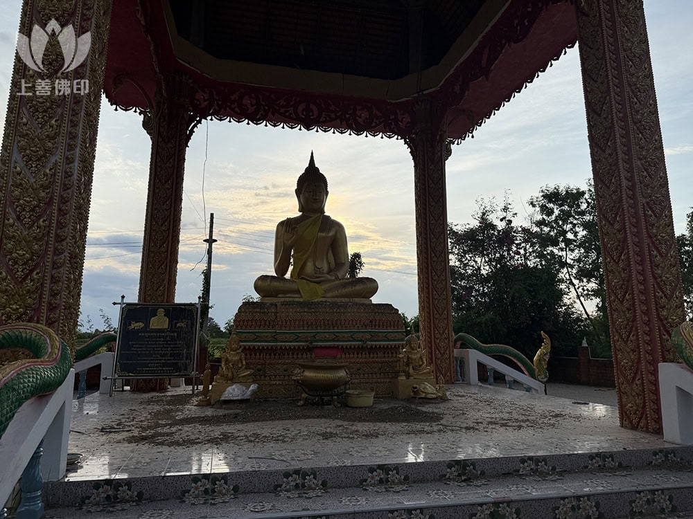 寺廟內的大佛
