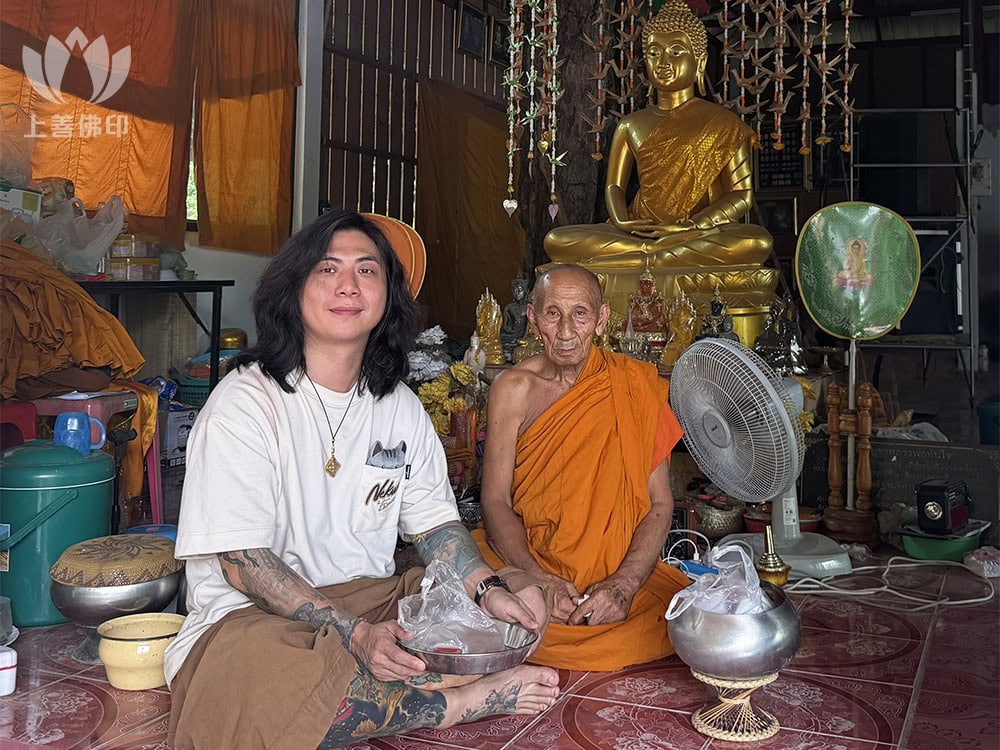 寺廟內現住持lp jaran真的很像龍婆倫